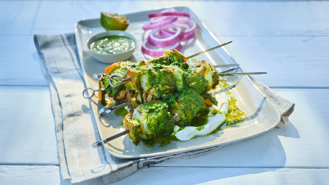 Grilled chicken skewers with coriander chutney