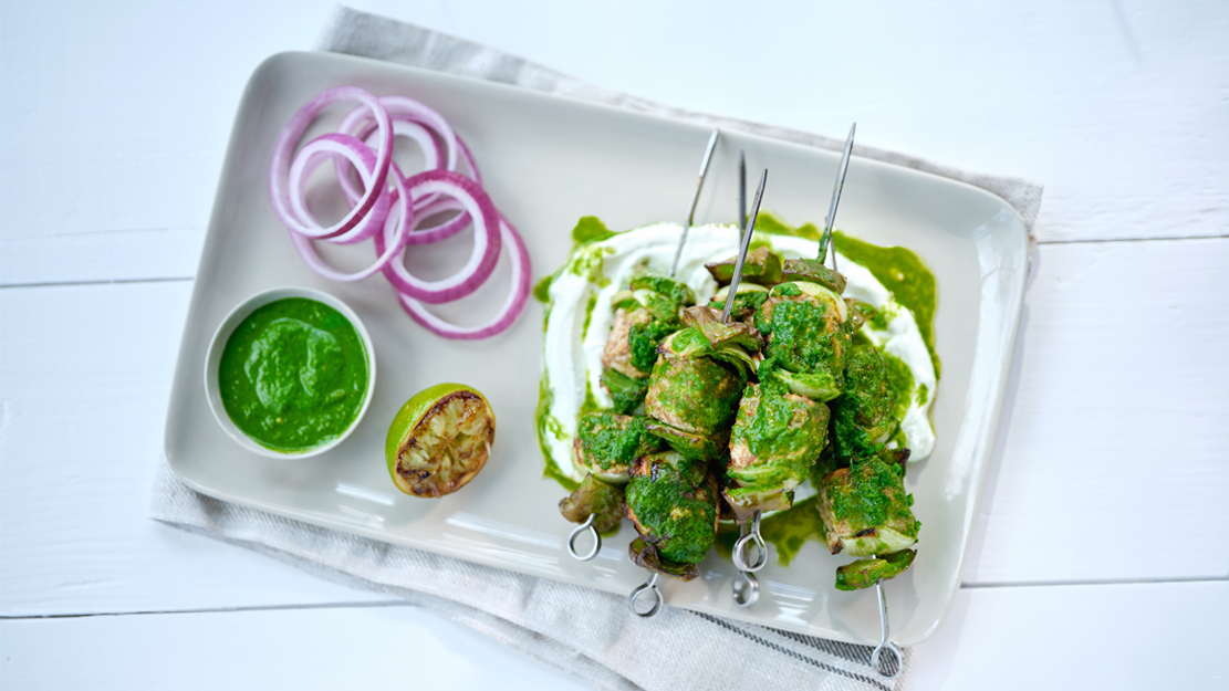 Grilled chicken skewers with coriander chutney