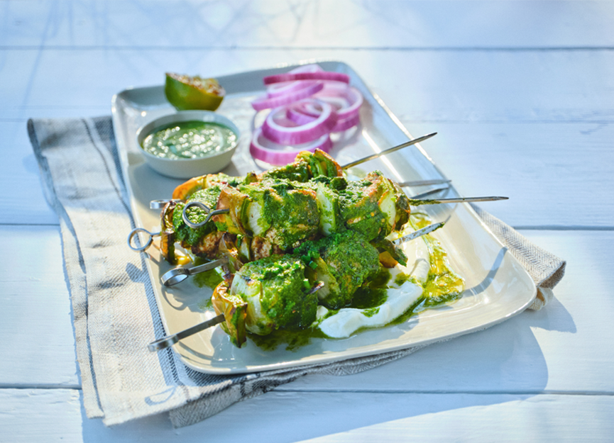 Grilled chicken skewers, coriander chutney